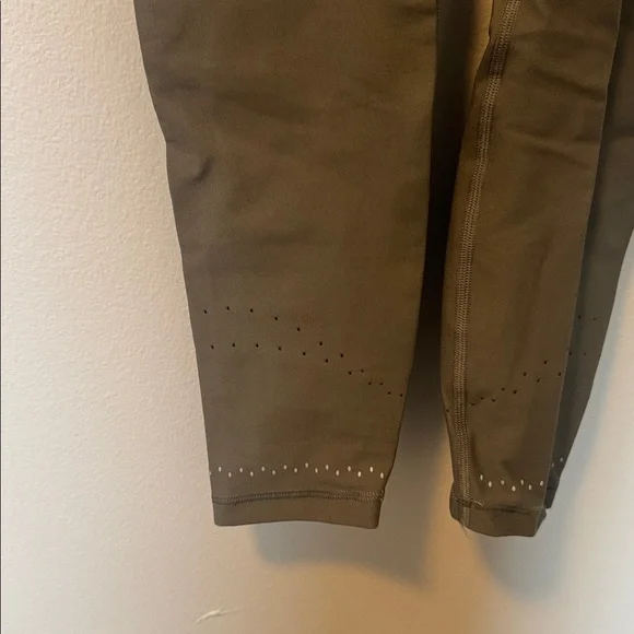 Green Lululemon Leggings - Picture 2 of 8